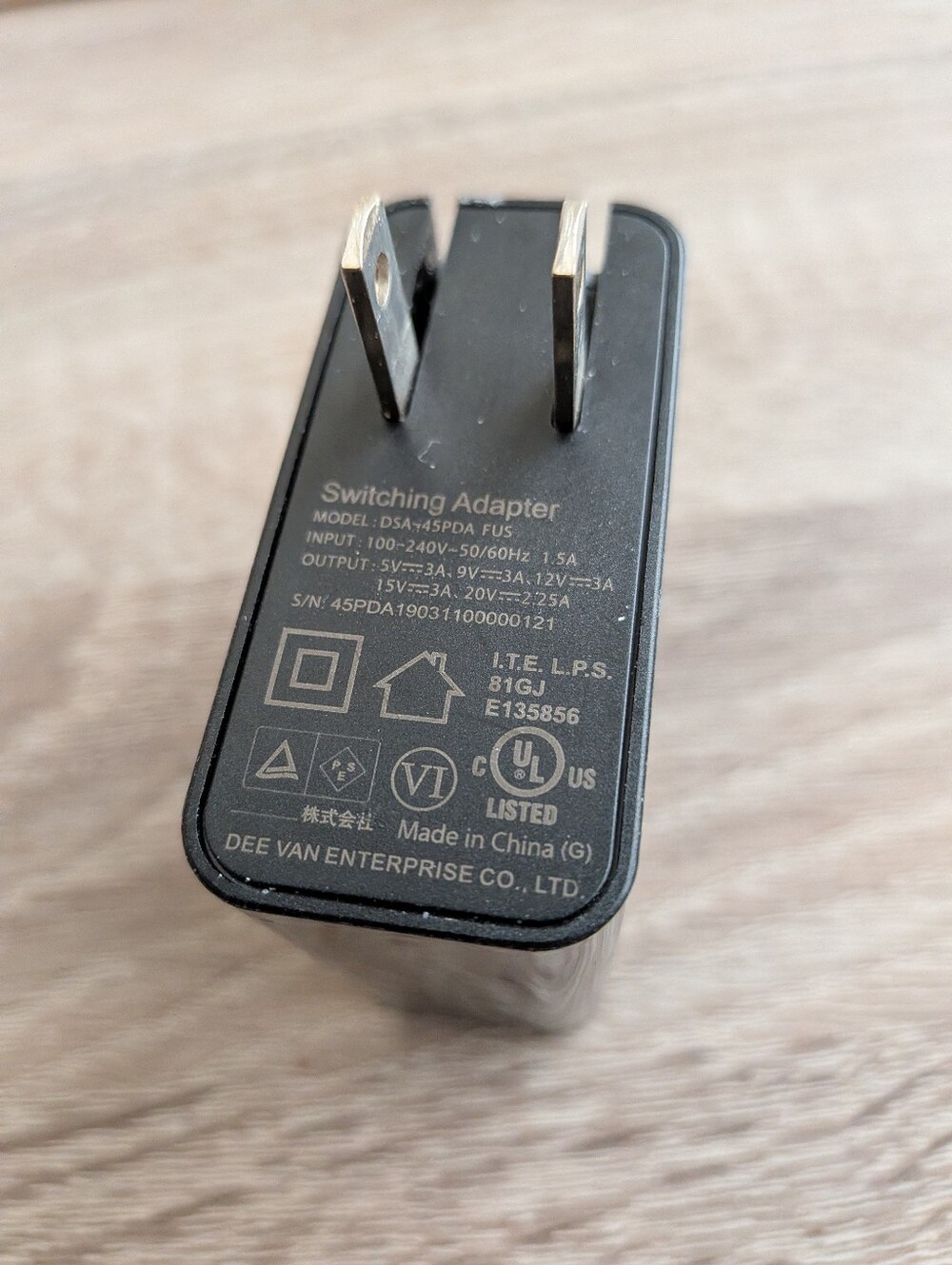 Black Switching Power Adapter Charger type C Ecoflow